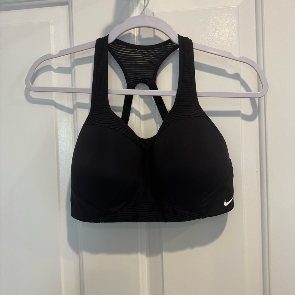 Nike Black Sports Bra with Racerback Design and Moisture-Wicking Fabric